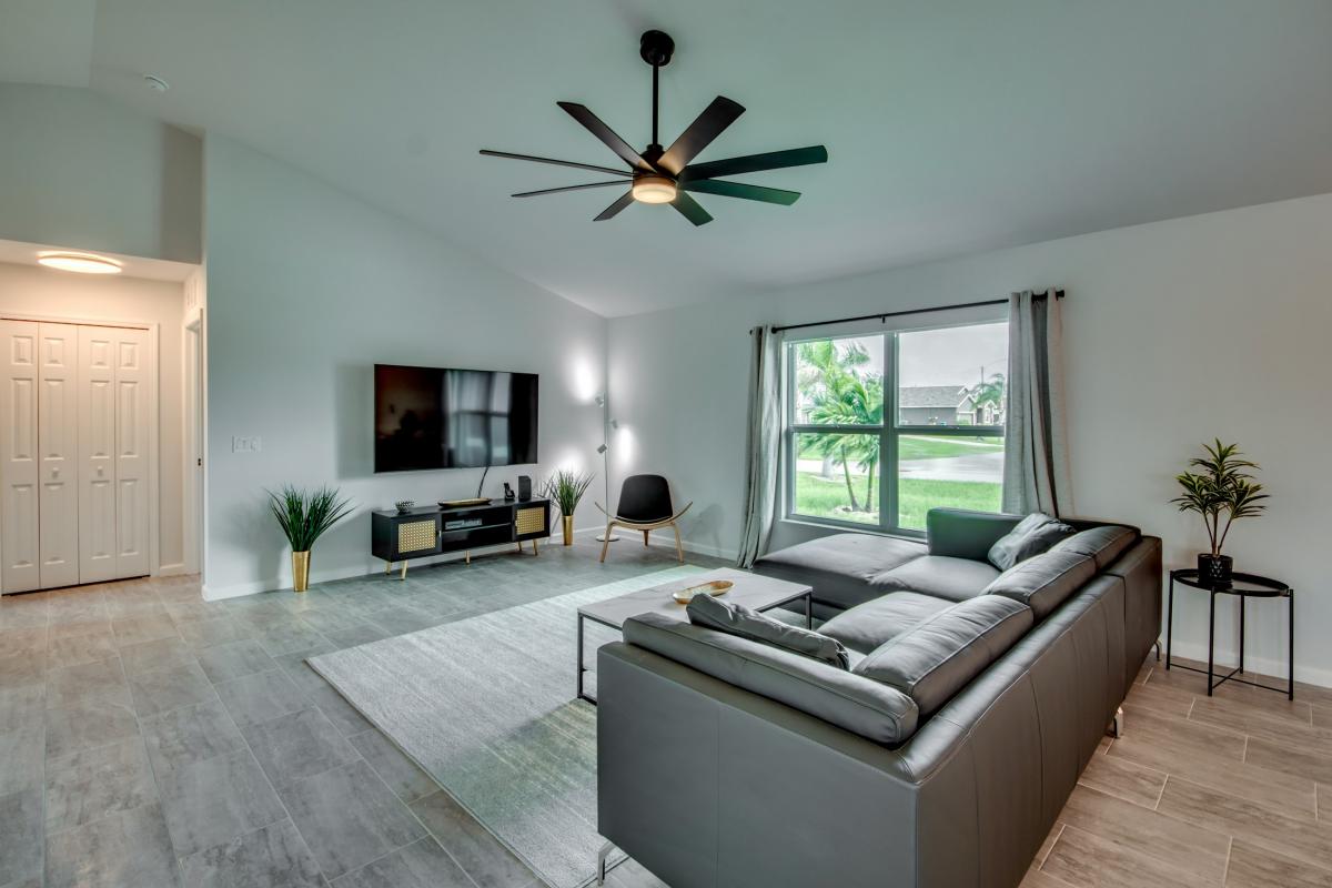 10-Family-Room