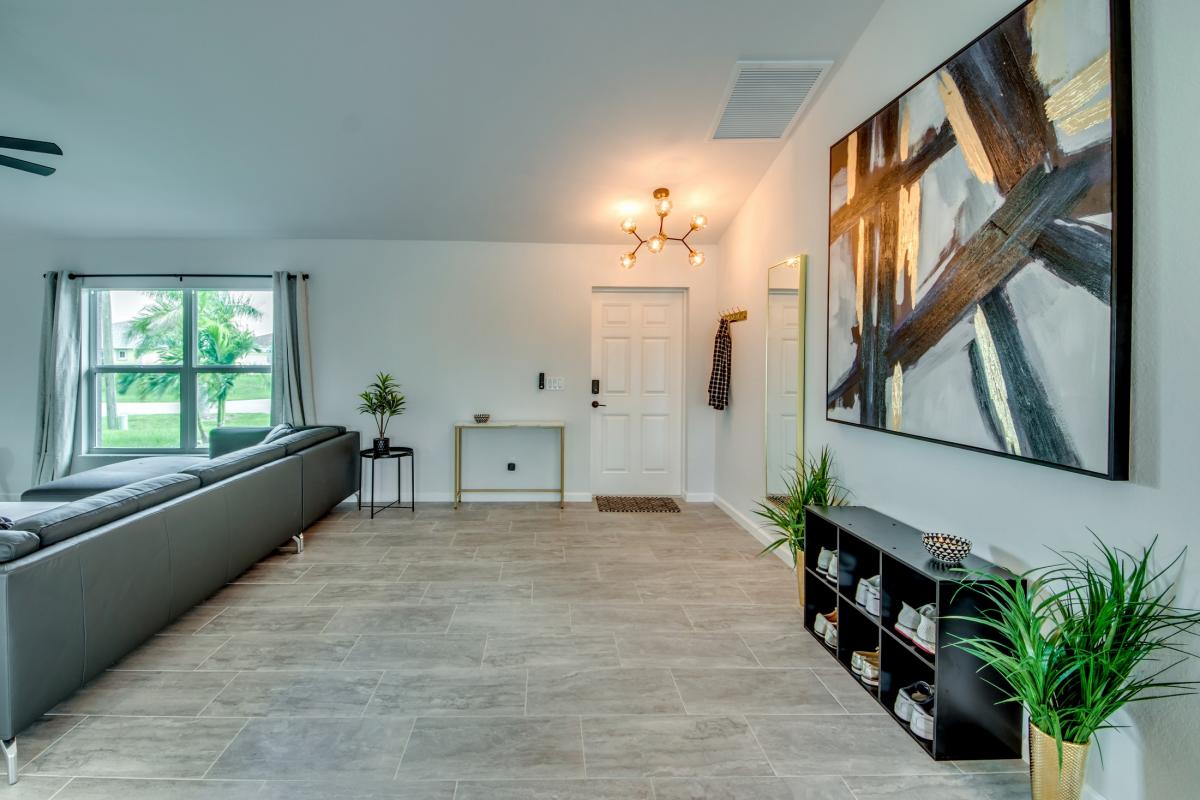 11-Foyer-Family-Room