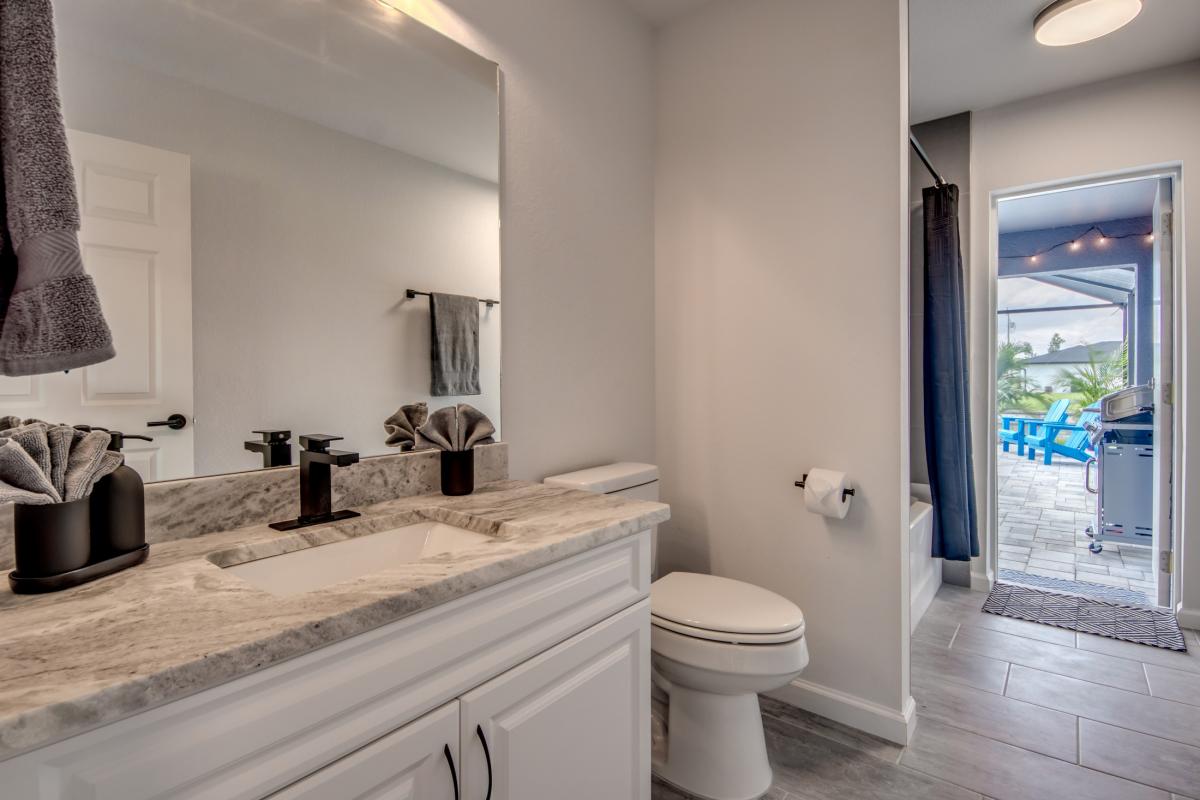 41-Guest-Pool-Bathroom