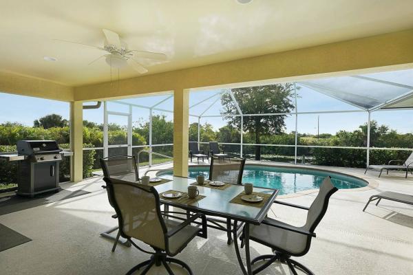 Villa Cimarron - Waterfront Pool Home, Kayaks & Bikes - Bild 15