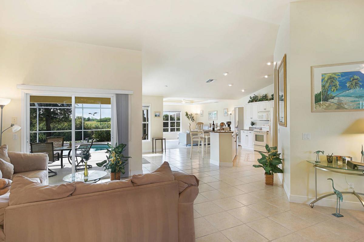 Villa Cimarron - Waterfront Pool Home, Kayaks & Bikes - Bild 6