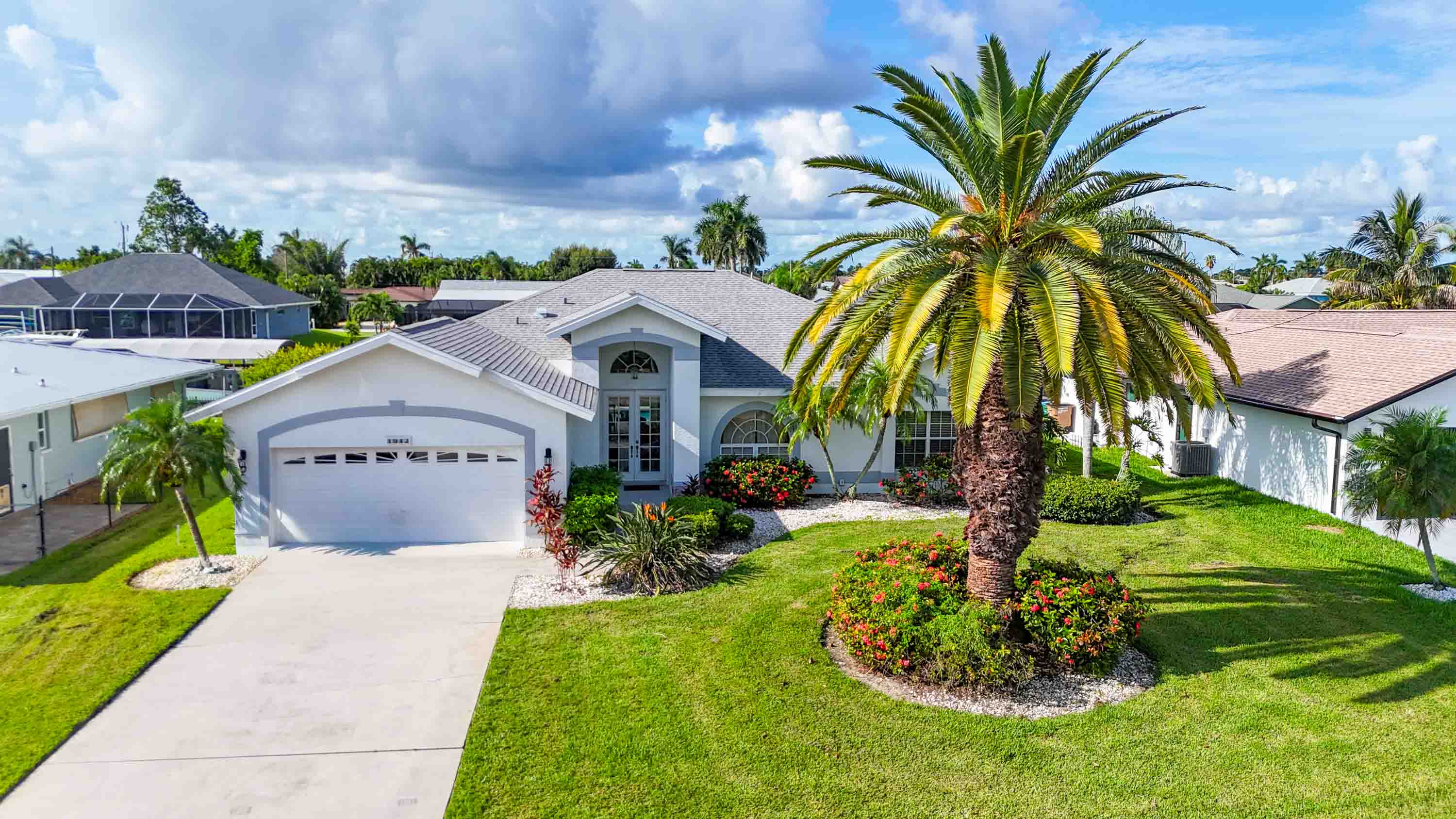 Villa Dolphin – Prime Location, Southern Exposure, Pool & Gulf Access - Bild 1