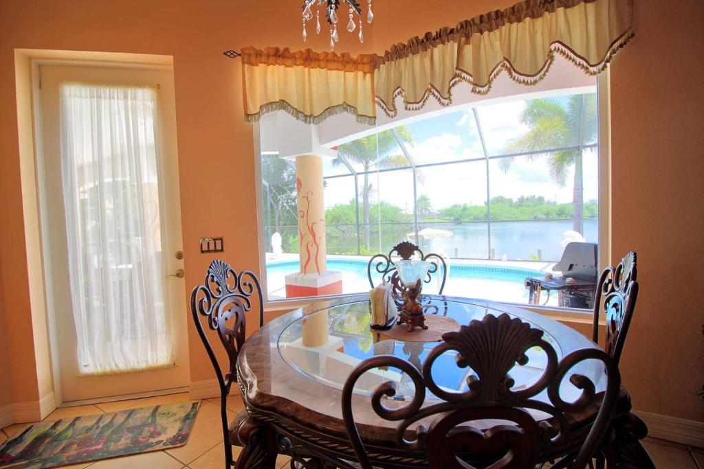Villa Princess – South-Facing Pool & Lake Views - Bild 11