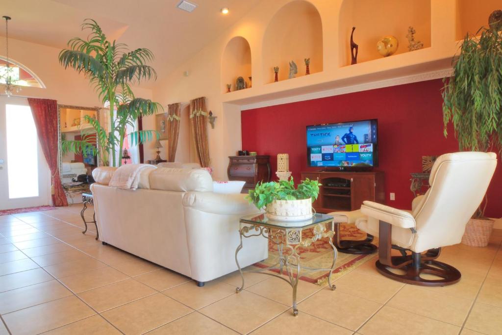 Villa Princess – South-Facing Pool & Lake Views - Bild 7
