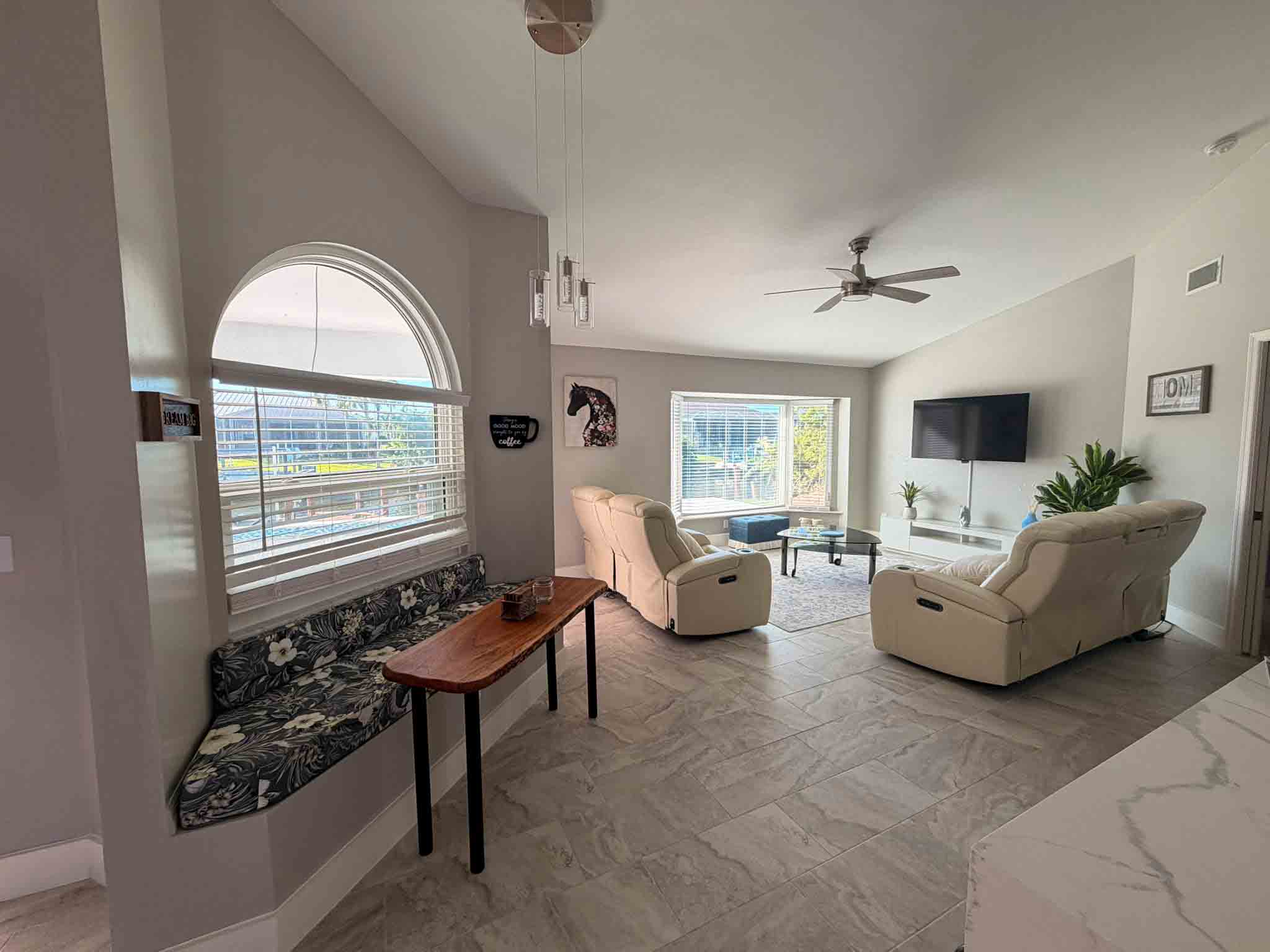Villa Mia - Newly Remodeled, Waterfront, Kayaks & Heated Saltwater Pool - Bild 3